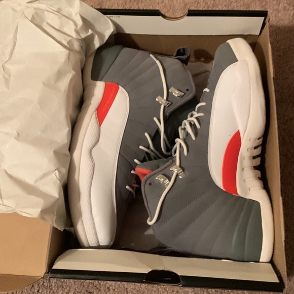 Retro 12 product number 130690 012. Good condition shoes. Gray white n orange. - Picture 4 of 4